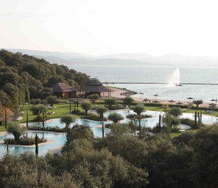 Piscina  Vincci Valdecañas Golf Cáceres