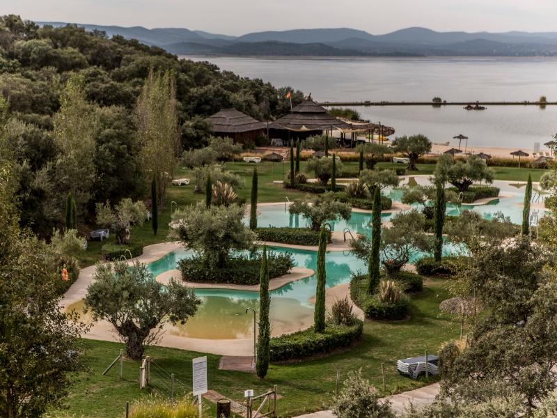 Piscina Vincci Valdecañas Golf 4* Cáceres Piscina Vincci Valdecañas Golf 4* Cáceres